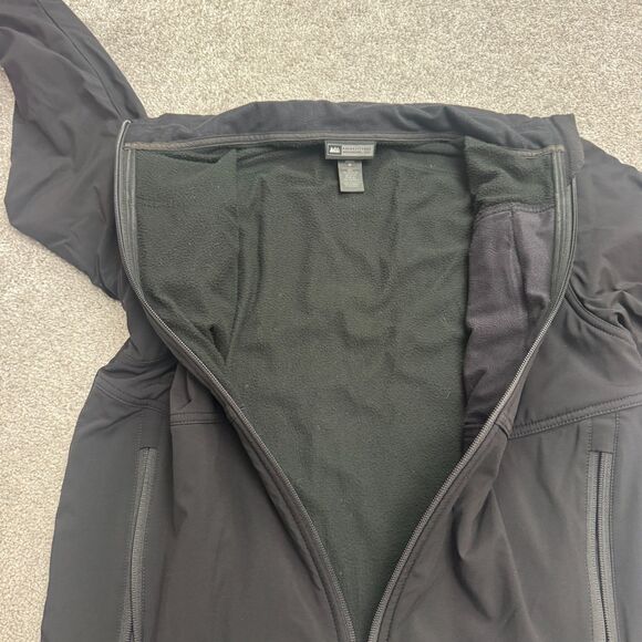 REI Fleece Lined Softshell Jacket Mens Medium Black Full Zip Pocket Outdoor Hike - Picture 5 of 14